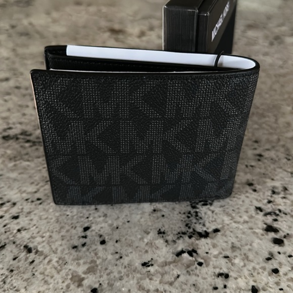 Michael Kors Men’s Jetset Slim Bifold Logo Wallet - Picture 4 of 4